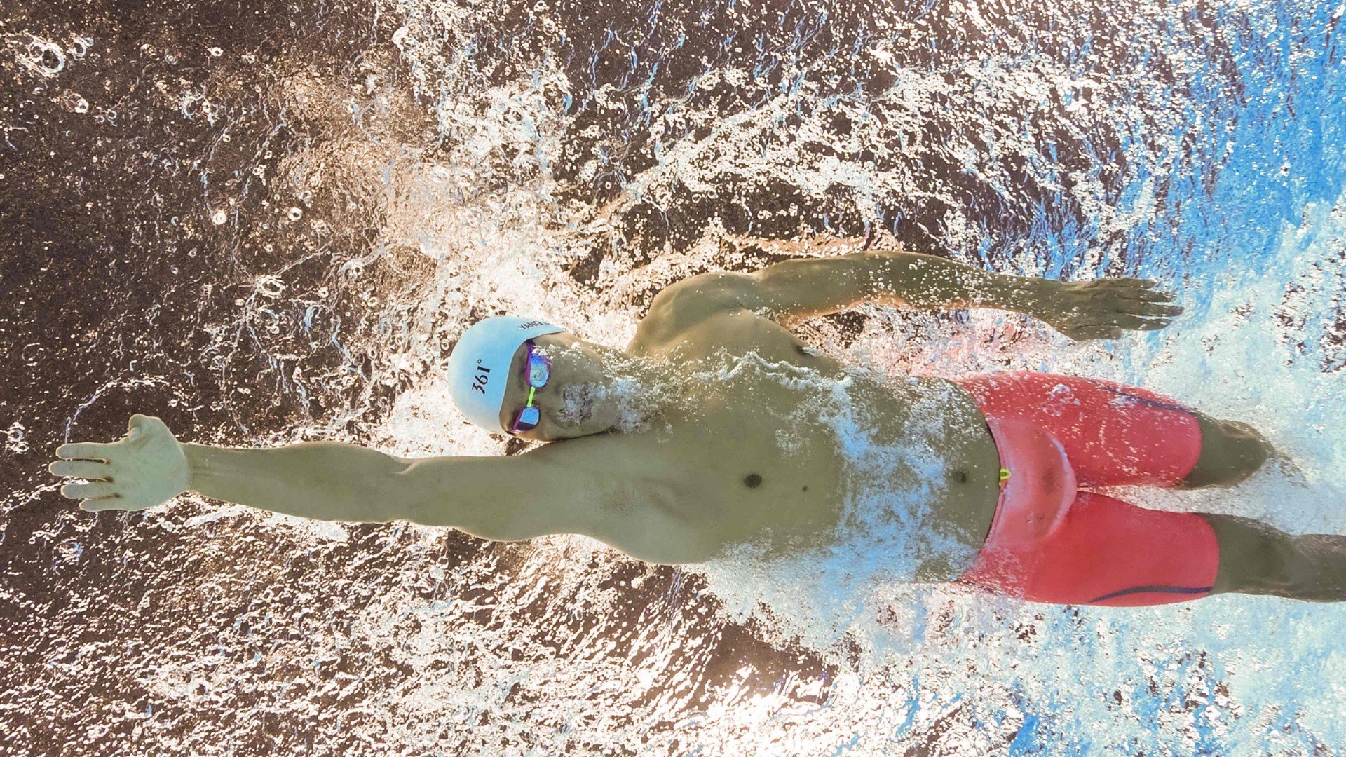 爱游戏app-社交账号晒出队员幕后备战花絮引发球迷大量转发评论